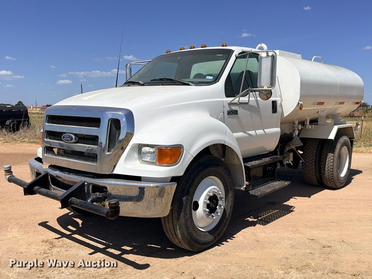 image for item DU1515 2005 Ford F750 Super Duty water truck
