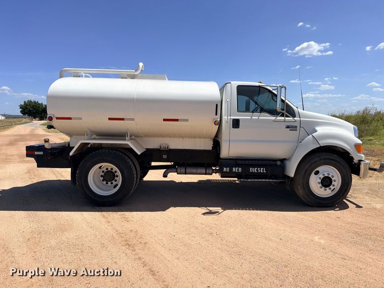 image for item DU1515 2005 Ford F750 Super Duty water truck
