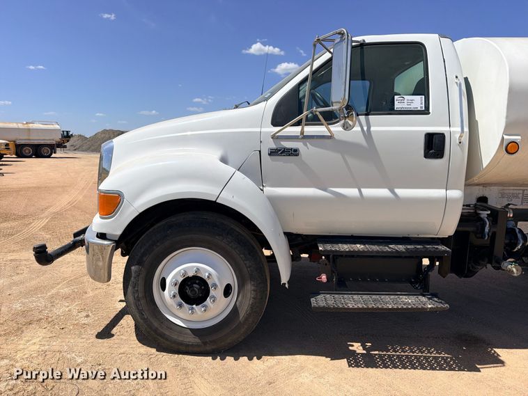image for item DU1515 2005 Ford F750 Super Duty water truck