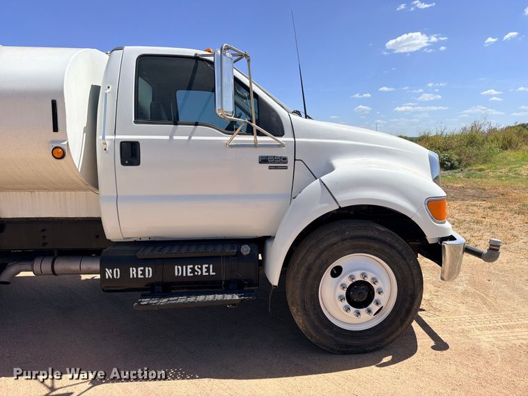 image for item DU1515 2005 Ford F750 Super Duty water truck