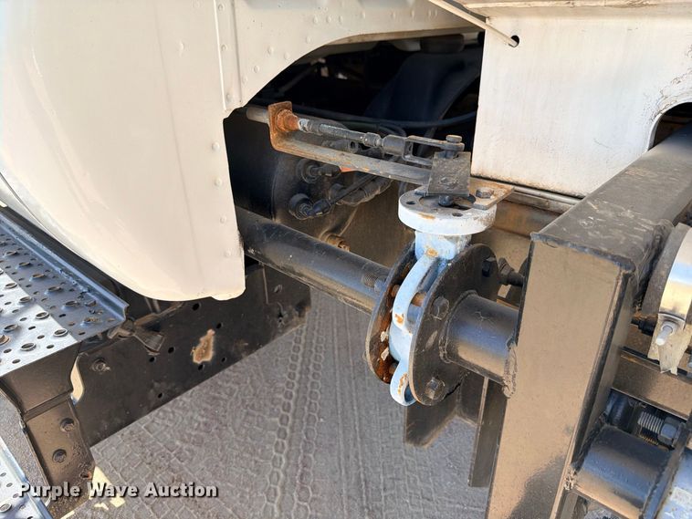 image for item DU1515 2005 Ford F750 Super Duty water truck