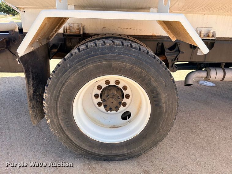 image for item DU1515 2005 Ford F750 Super Duty water truck