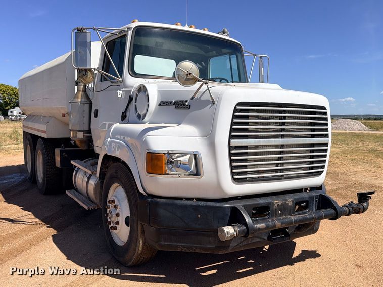 image for item DU1516 1994 Ford Aeromax L9000 water truck