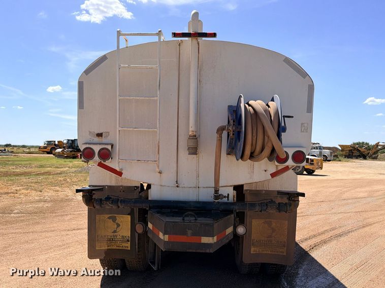 image for item DU1516 1994 Ford Aeromax L9000 water truck