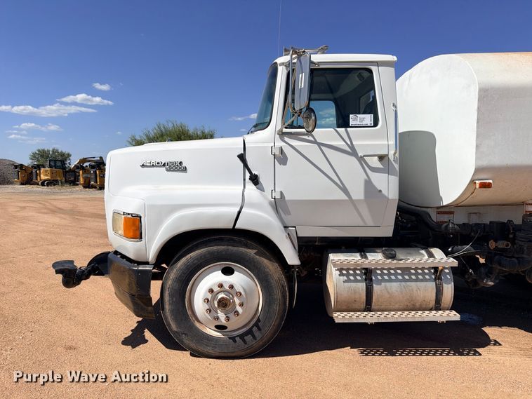 image for item DU1516 1994 Ford Aeromax L9000 water truck
