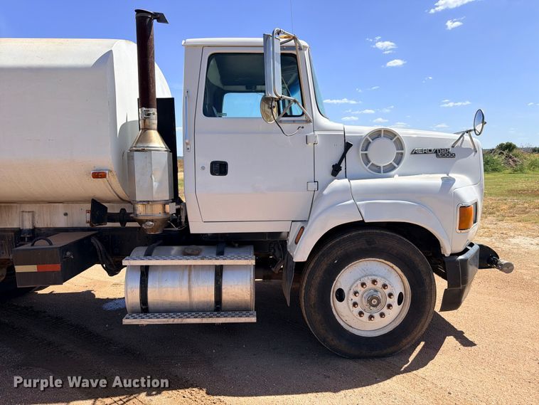 image for item DU1516 1994 Ford Aeromax L9000 water truck