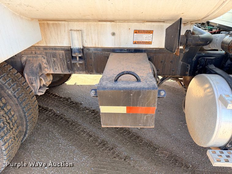 image for item DU1516 1994 Ford Aeromax L9000 water truck