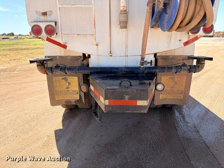 image for item DU1516 1994 Ford Aeromax L9000 water truck