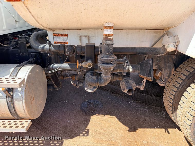 image for item DU1516 1994 Ford Aeromax L9000 water truck