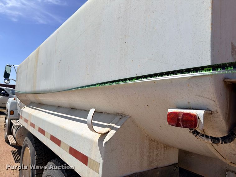image for item DU1516 1994 Ford Aeromax L9000 water truck
