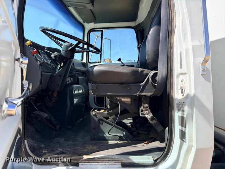 image for item DU1516 1994 Ford Aeromax L9000 water truck
