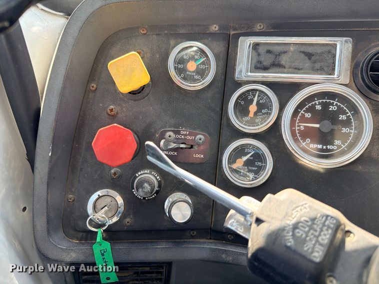 image for item DU1516 1994 Ford Aeromax L9000 water truck