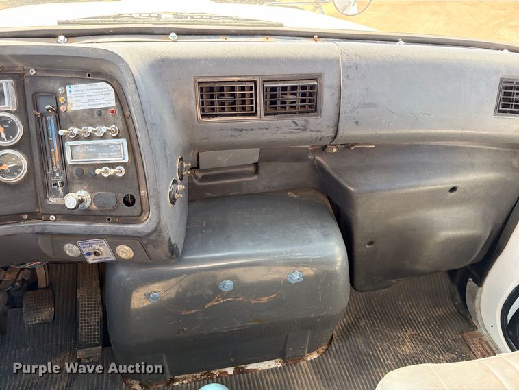 image for item DU1516 1994 Ford Aeromax L9000 water truck