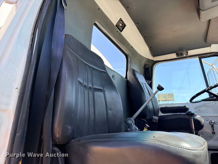 image for item DU1516 1994 Ford Aeromax L9000 water truck