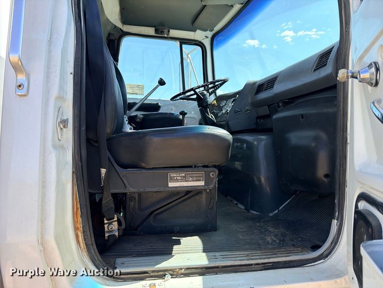 image for item DU1516 1994 Ford Aeromax L9000 water truck