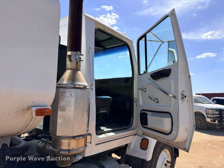 image for item DU1516 1994 Ford Aeromax L9000 water truck