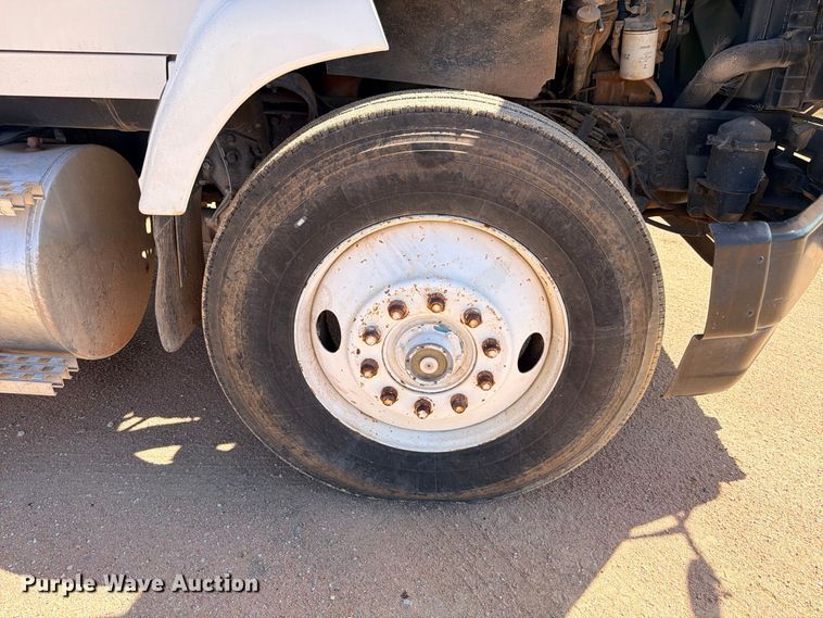 image for item DU1516 1994 Ford Aeromax L9000 water truck