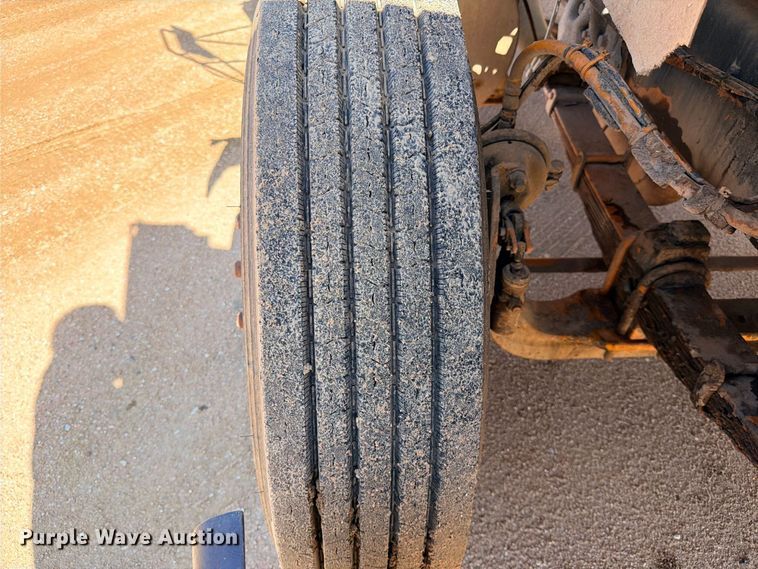 image for item DU1516 1994 Ford Aeromax L9000 water truck