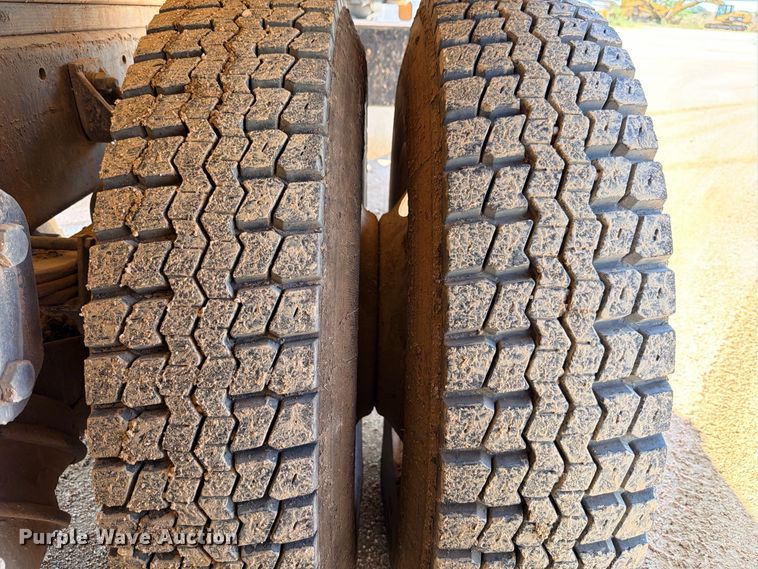 image for item DU1516 1994 Ford Aeromax L9000 water truck