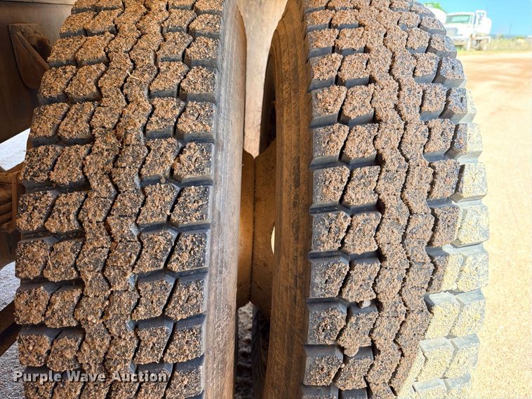 image for item DU1516 1994 Ford Aeromax L9000 water truck