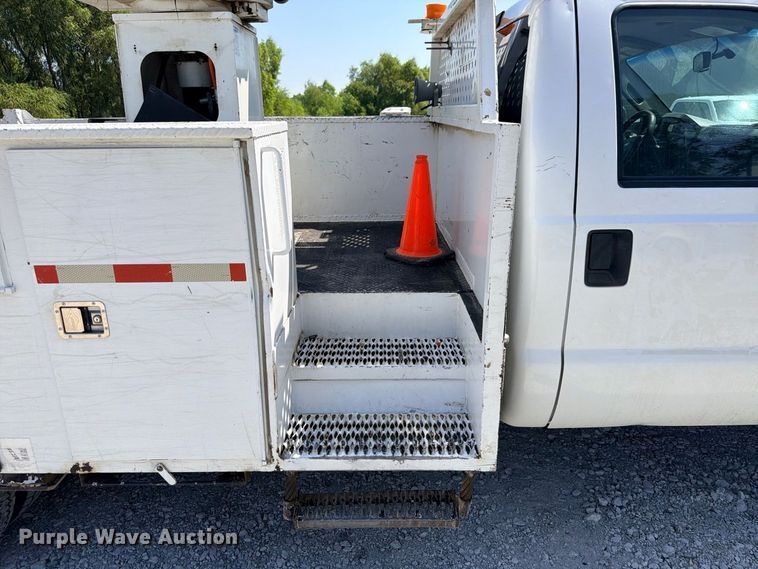 image for item DU1528 2016 Ford F550 bucket truck