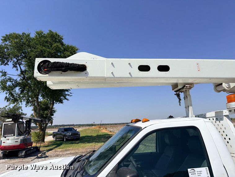 image for item DU1528 2016 Ford F550 bucket truck