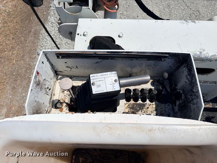 image for item DU1528 2016 Ford F550 bucket truck