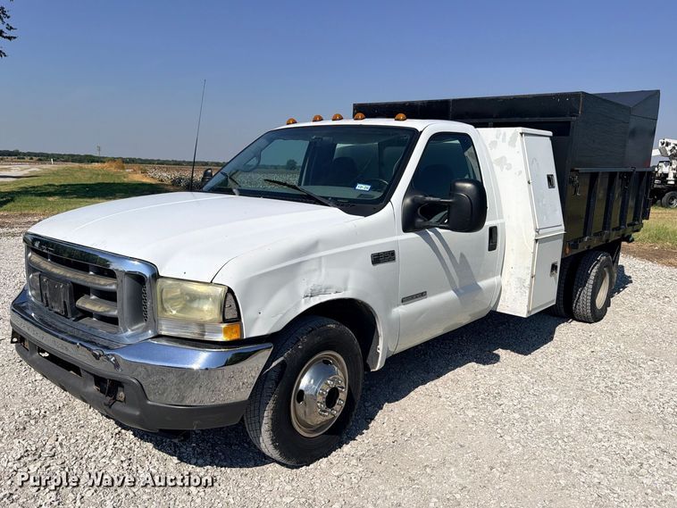 2002 Ford F-350 chipper truck