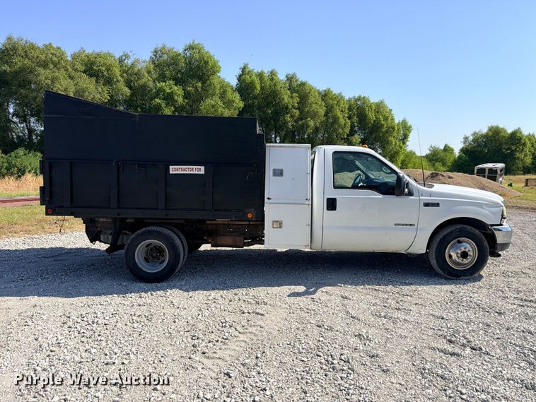 image for item DU1533 2002 Ford F-350 chipper truck