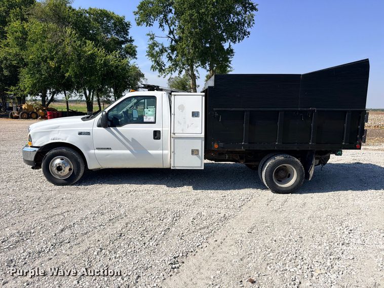 image for item DU1533 2002 Ford F-350 chipper truck