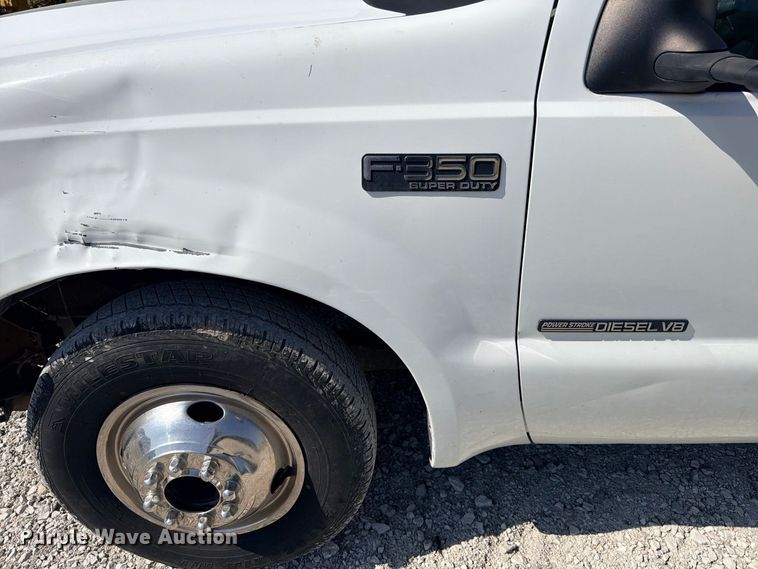 image for item DU1533 2002 Ford F-350 chipper truck