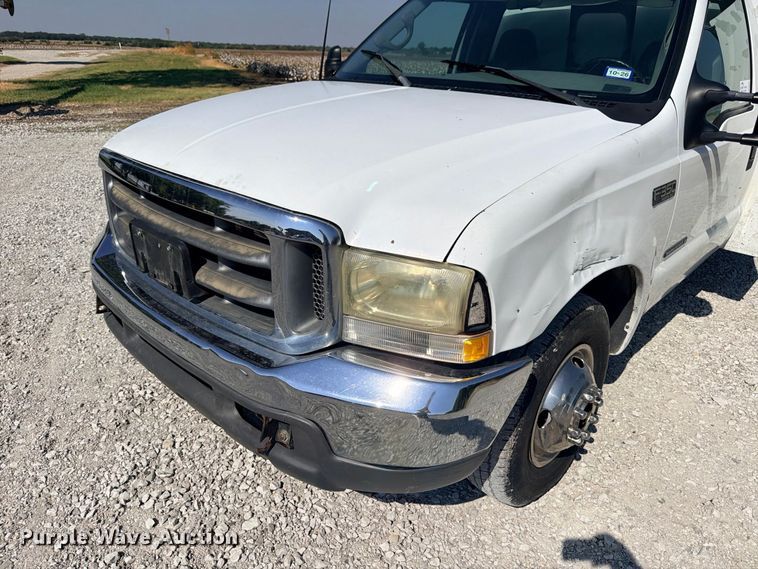 image for item DU1533 2002 Ford F-350 chipper truck