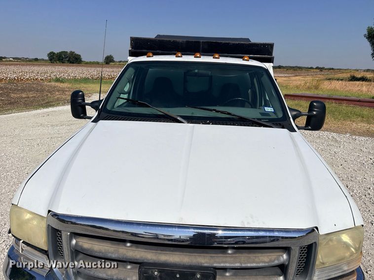image for item DU1533 2002 Ford F-350 chipper truck