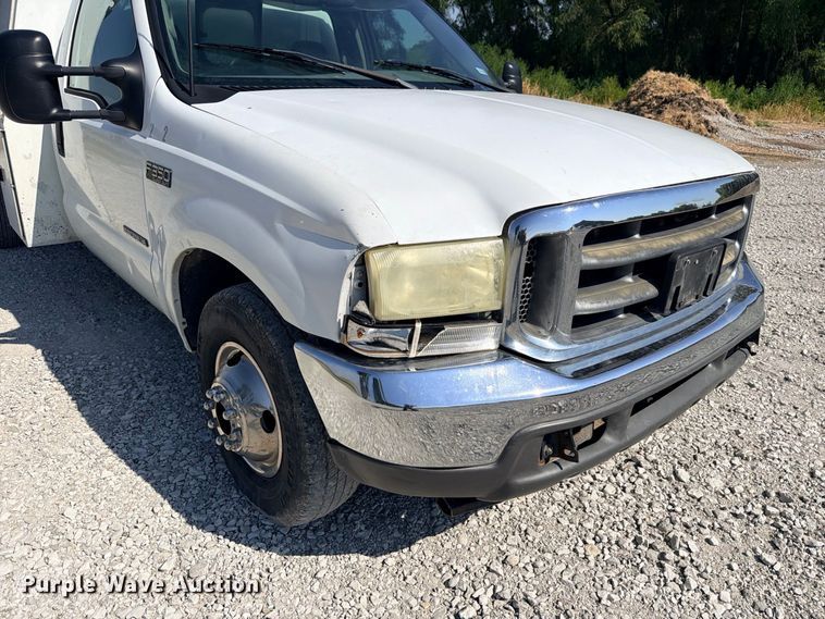 image for item DU1533 2002 Ford F-350 chipper truck