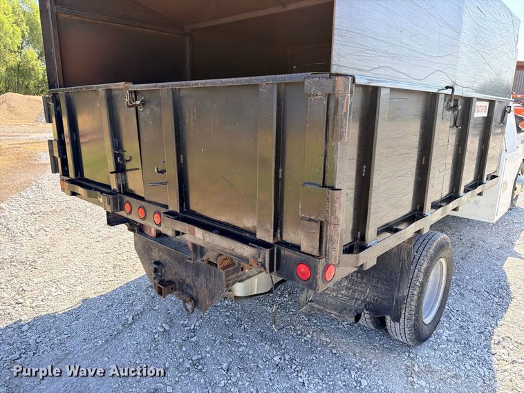 image for item DU1533 2002 Ford F-350 chipper truck