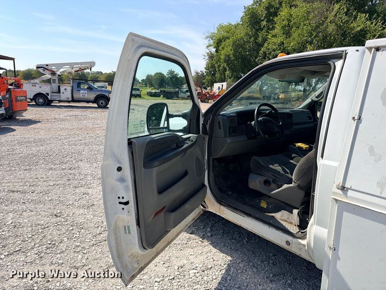 image for item DU1533 2002 Ford F-350 chipper truck