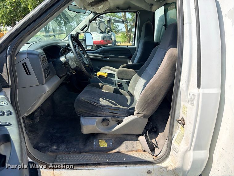 image for item DU1533 2002 Ford F-350 chipper truck