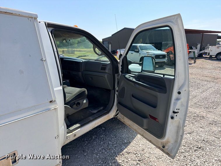 image for item DU1533 2002 Ford F-350 chipper truck
