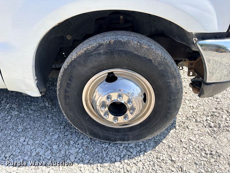 image for item DU1533 2002 Ford F-350 chipper truck