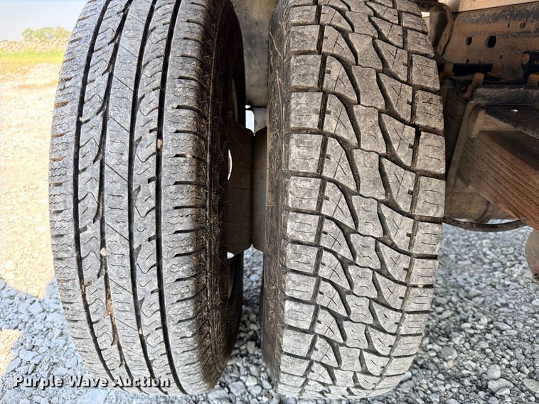 image for item DU1533 2002 Ford F-350 chipper truck