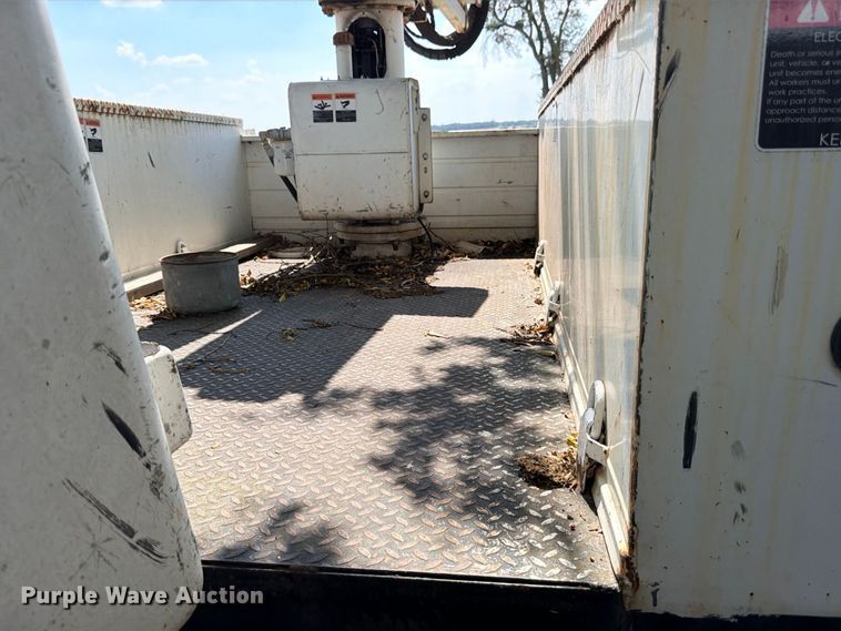 image for item DU1536 2001 Altec AT37G bucket truck bed