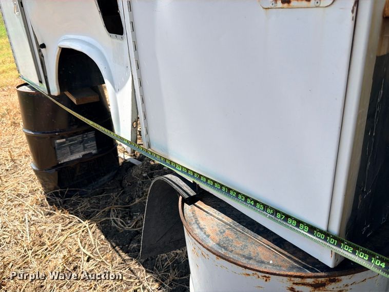 image for item DU1536 2001 Altec AT37G bucket truck bed