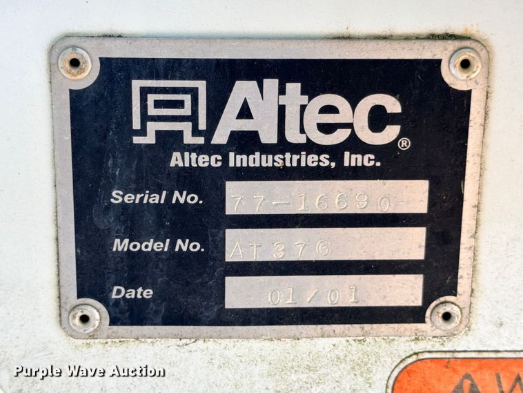 image for item DU1536 2001 Altec AT37G bucket truck bed
