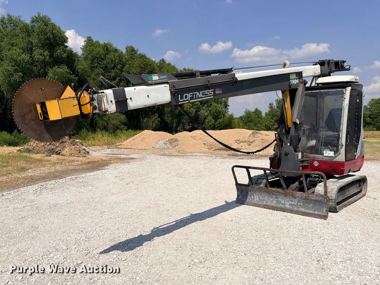 image for item DU1537 2011 Takeuchi TB250 tree trimmer