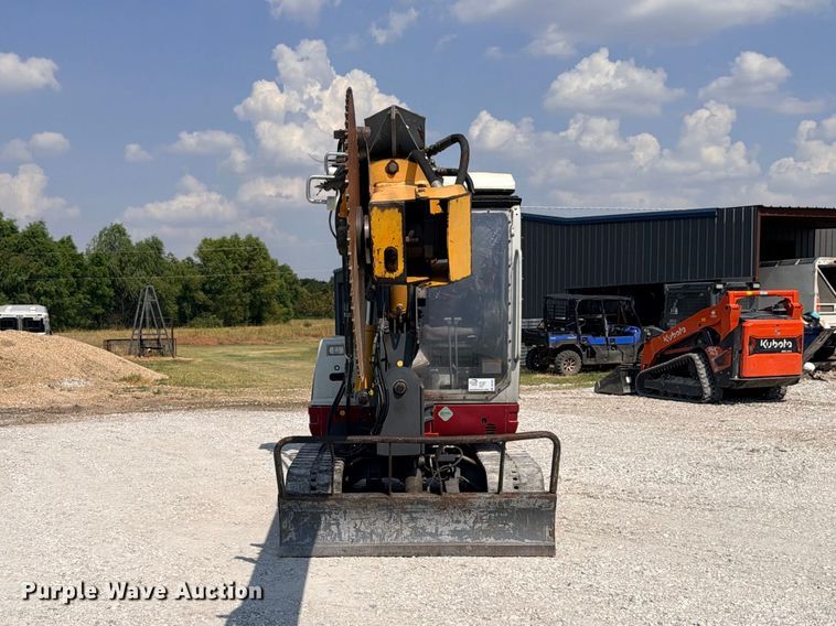 image for item DU1537 2011 Takeuchi TB250 tree trimmer