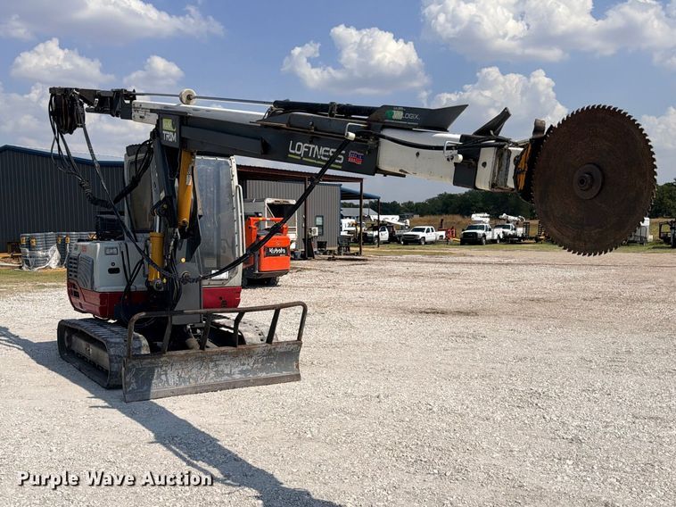 image for item DU1537 2011 Takeuchi TB250 tree trimmer