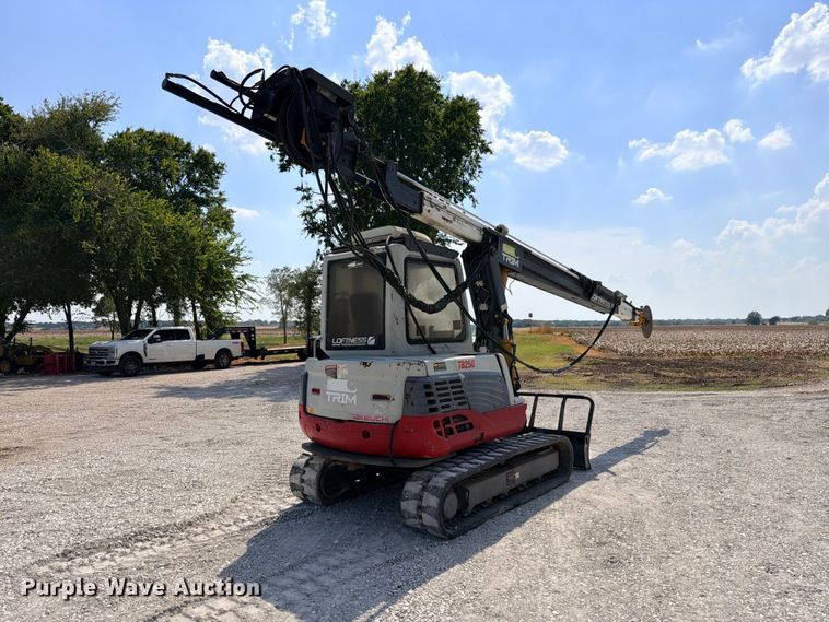 image for item DU1537 2011 Takeuchi TB250 tree trimmer