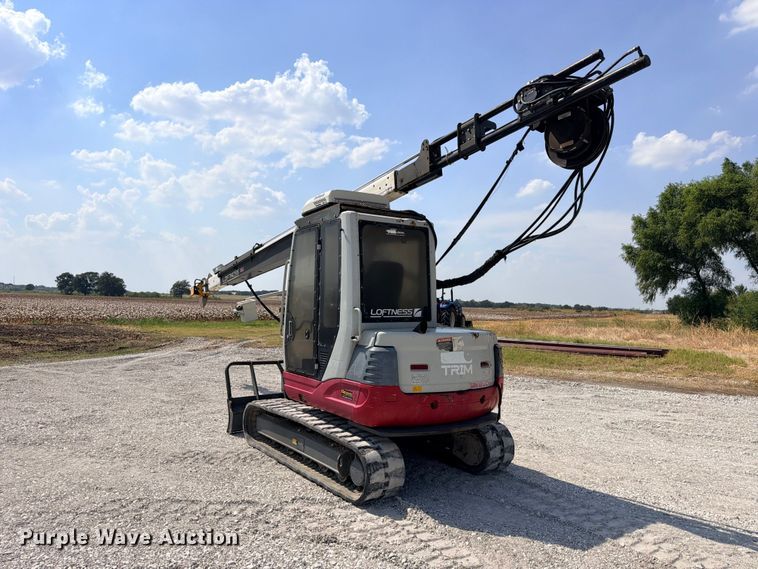 image for item DU1537 2011 Takeuchi TB250 tree trimmer