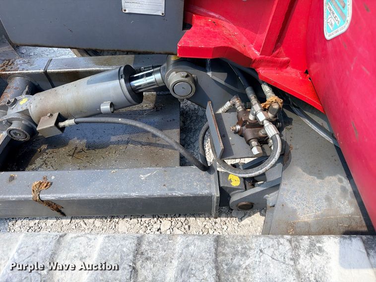 image for item DU1537 2011 Takeuchi TB250 tree trimmer