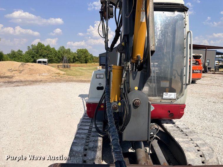 image for item DU1537 2011 Takeuchi TB250 tree trimmer